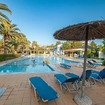 Govino Bay Bliss - Shared Pool Vakantiehuis Danilia