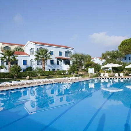 Govino Bay Bliss - Shared Pool Vakantiehuis